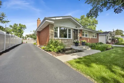 528 Kipling Court Wheaton IL 60187