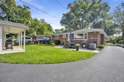 528 Kipling Court Wheaton IL 60187