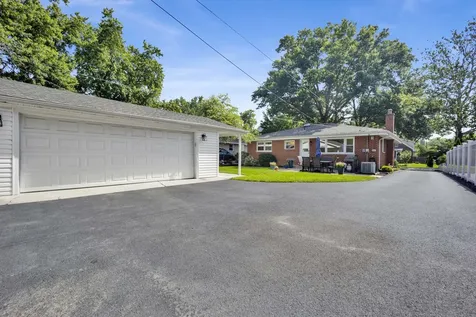 528 Kipling Court Wheaton IL 60187