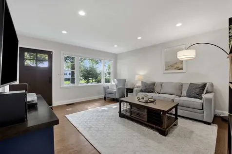 528 Kipling Court Wheaton IL 60187