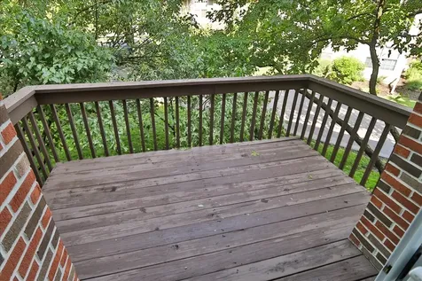 725 Deep Wood Court Elk Grove Village IL 60007