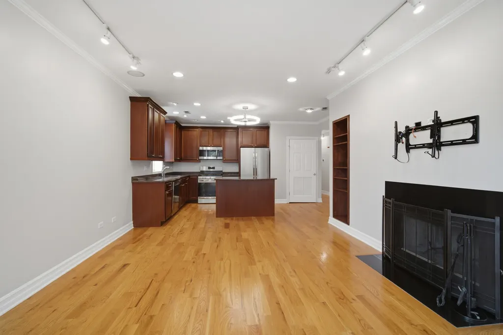 2449 West Foster Avenue Chicago IL 60625