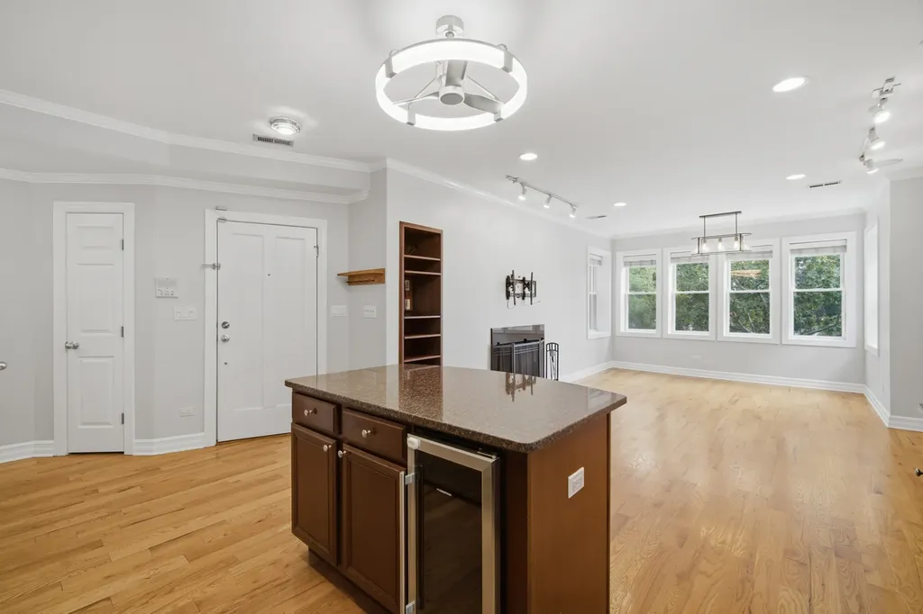 2449 West Foster Avenue Chicago IL 60625
