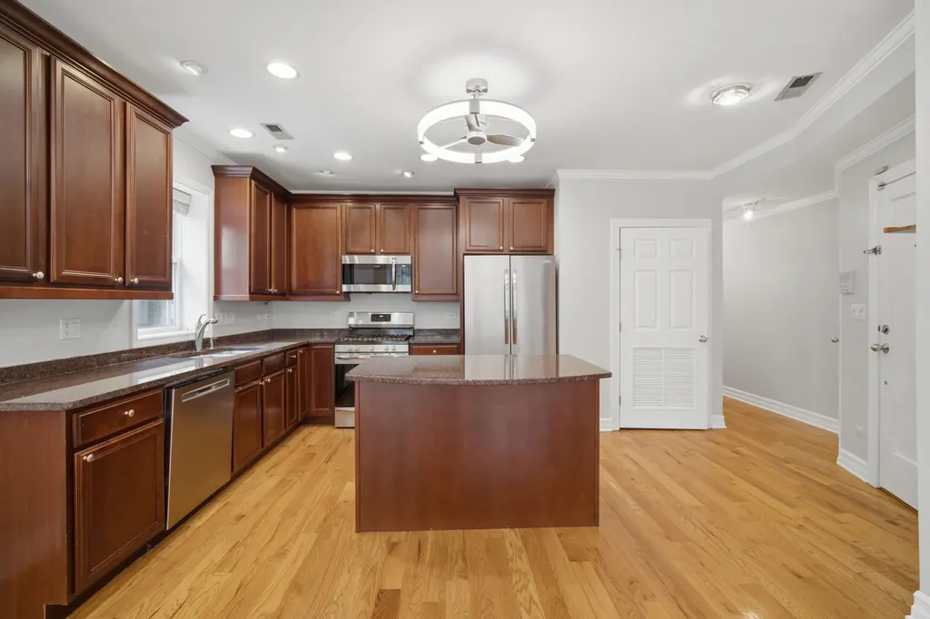 2449 West Foster Avenue Chicago IL 60625