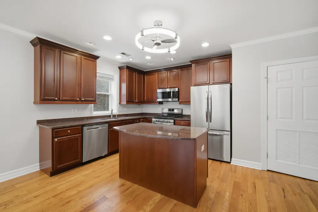 2449 West Foster Avenue Chicago IL 60625
