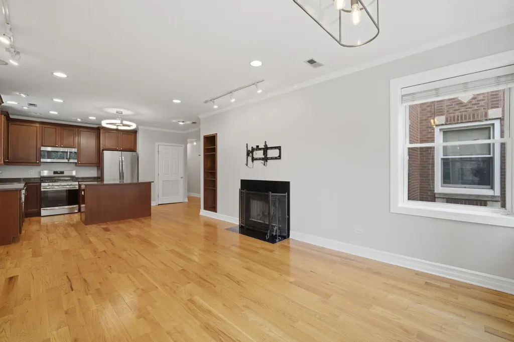 2449 West Foster Avenue Chicago IL 60625