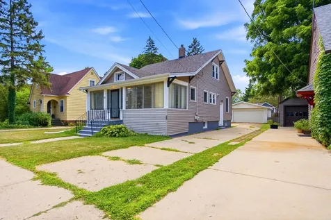 30 South Commonwealth Avenue Elgin IL 60123