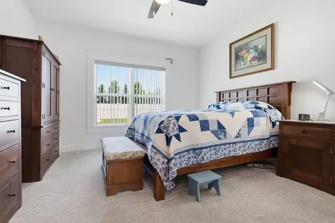 16 Stonehouse Court Bloomington IL 61705