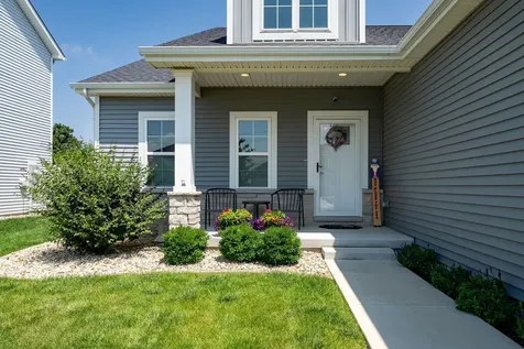 16 Stonehouse Court Bloomington IL 61705