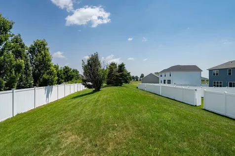 16 Stonehouse Court Bloomington IL 61705