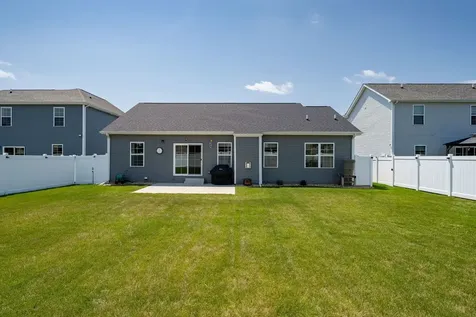 16 Stonehouse Court Bloomington IL 61705