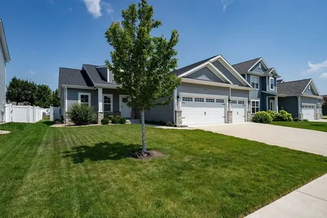 16 Stonehouse Court Bloomington IL 61705