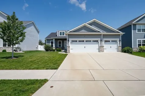 16 Stonehouse Court Bloomington IL 61705