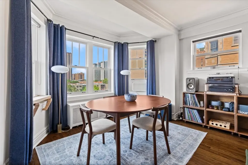 609 West Stratford Place Chicago IL 60657