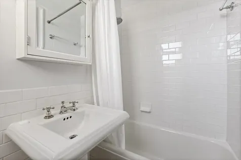 609 West Stratford Place Chicago IL 60657