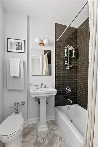 609 West Stratford Place Chicago IL 60657