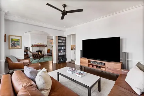 609 West Stratford Place Chicago IL 60657