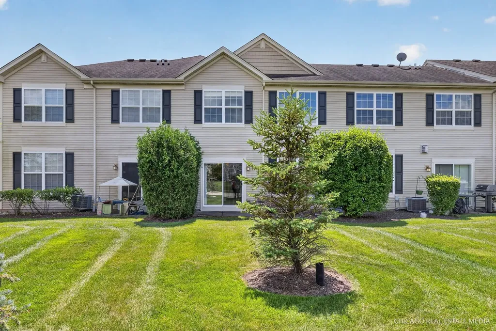 9956 Cummings Street Huntley IL 60142