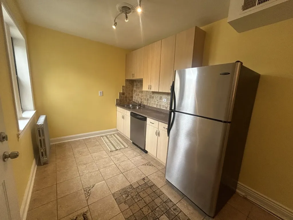 4434 West Gunnison Avenue Chicago IL 60630