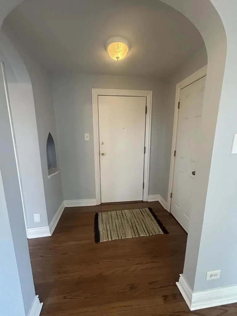 4434 West Gunnison Avenue Chicago IL 60630