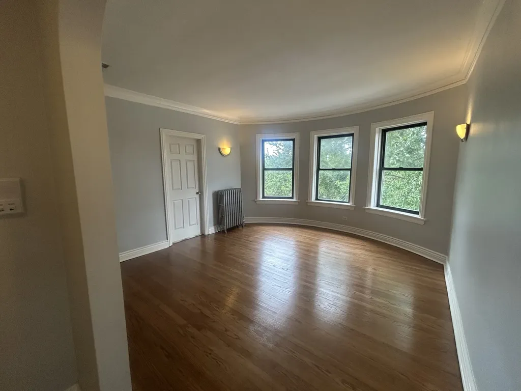 4434 West Gunnison Avenue Chicago IL 60630