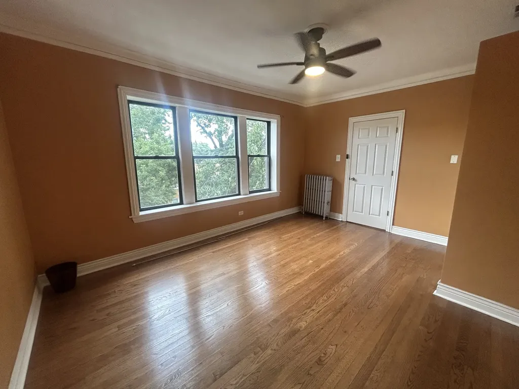 4434 West Gunnison Avenue Chicago IL 60630