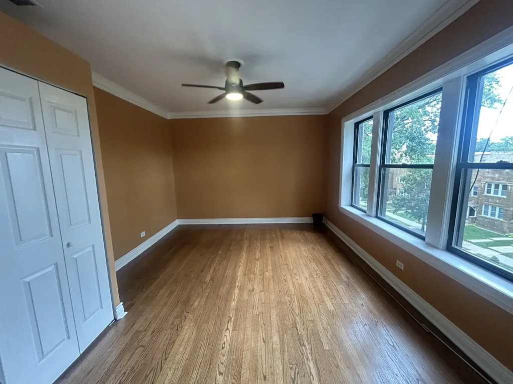 4434 West Gunnison Avenue Chicago IL 60630