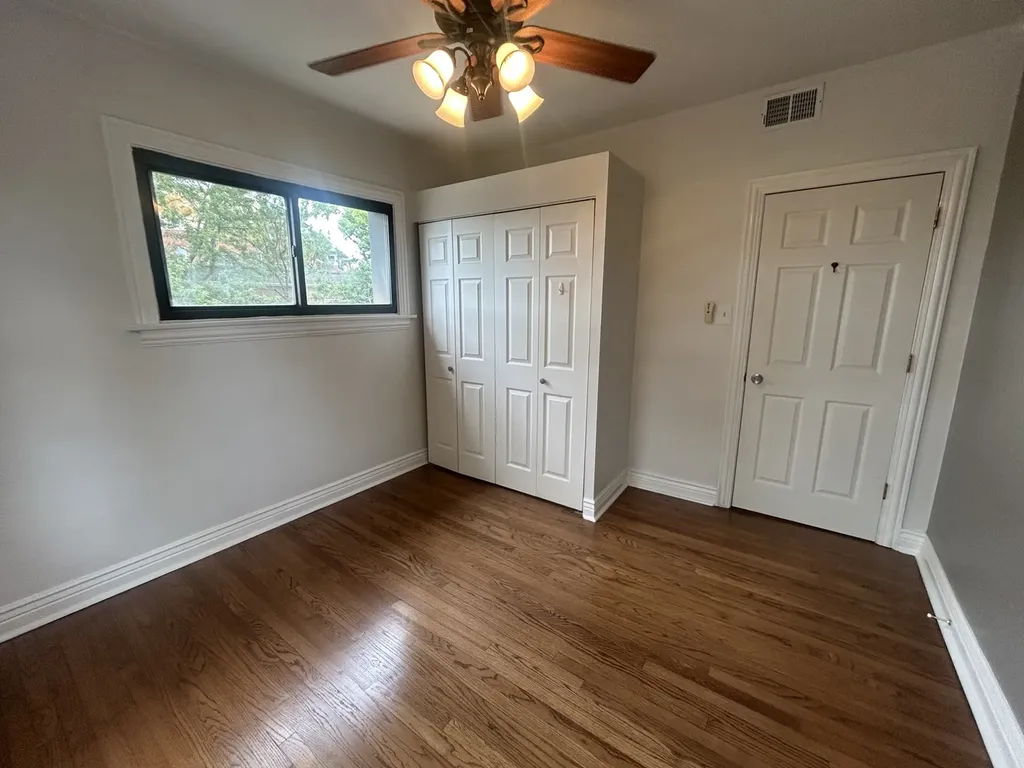 4434 West Gunnison Avenue Chicago IL 60630