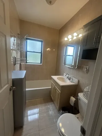 4434 West Gunnison Avenue Chicago IL 60630