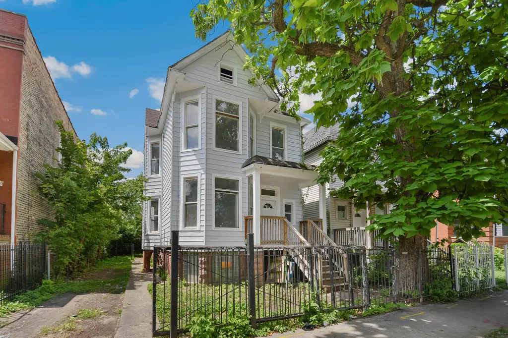 210 North Laramie Avenue Chicago IL 60644