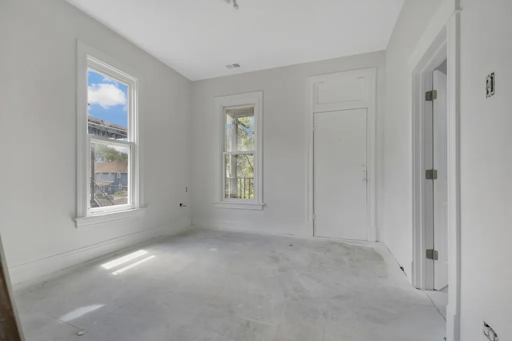 210 North Laramie Avenue Chicago IL 60644