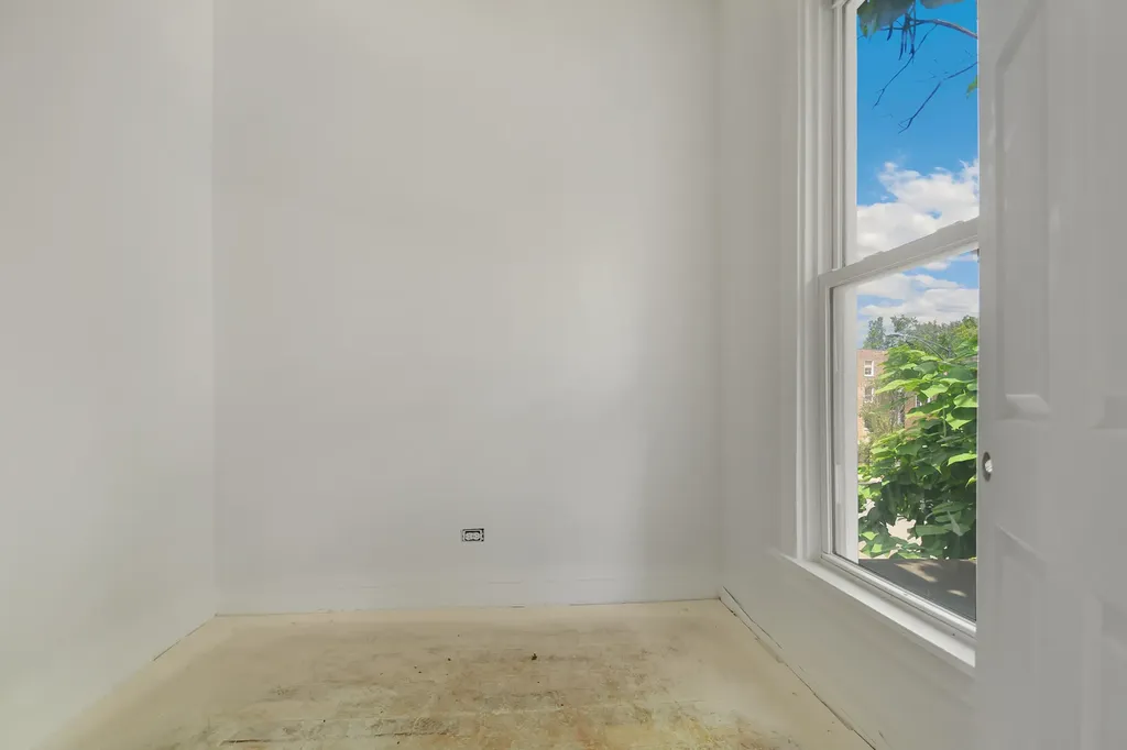 210 North Laramie Avenue Chicago IL 60644