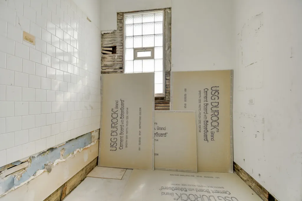 210 North Laramie Avenue Chicago IL 60644