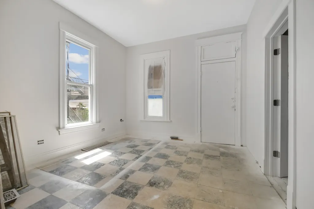 210 North Laramie Avenue Chicago IL 60644