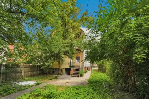 210 North Laramie Avenue Chicago IL 60644