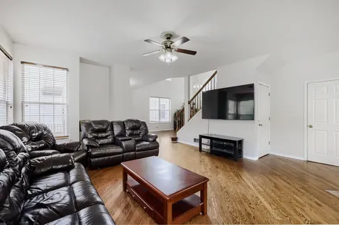 16 Clover Circle Streamwood IL 60107