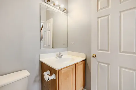 16 Clover Circle Streamwood IL 60107