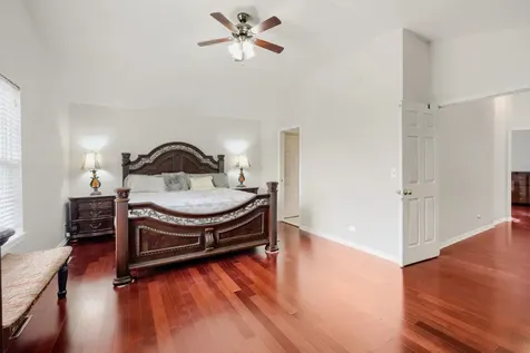 16 Clover Circle Streamwood IL 60107