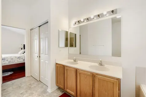 16 Clover Circle Streamwood IL 60107