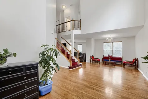 16 Clover Circle Streamwood IL 60107