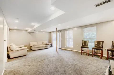 16 Clover Circle Streamwood IL 60107