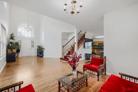 16 Clover Circle Streamwood IL 60107