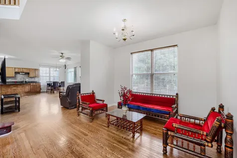 16 Clover Circle Streamwood IL 60107