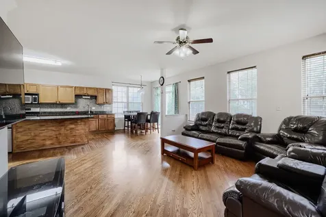 16 Clover Circle Streamwood IL 60107