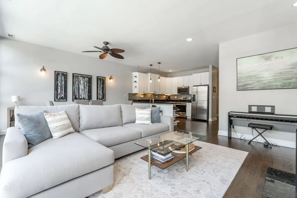 2119 North Damen Avenue Chicago IL 60647