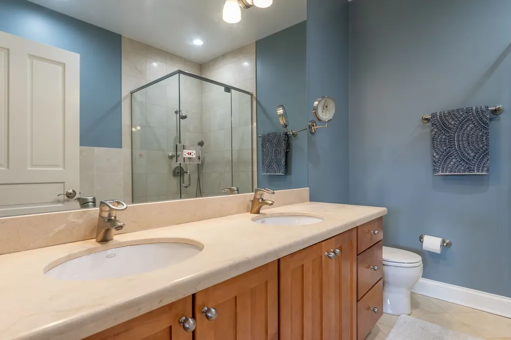 2119 North Damen Avenue Chicago IL 60647