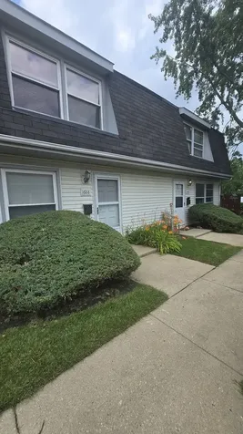 1688 Queensbury Circle Hoffman Estates IL 60169