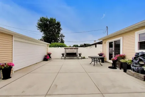 519 Kenyon Avenue Romeoville IL 60446