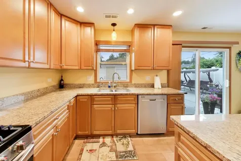 519 Kenyon Avenue Romeoville IL 60446