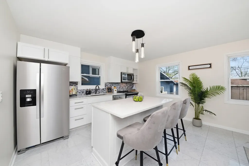 11603 South Loomis Street Chicago IL 60643